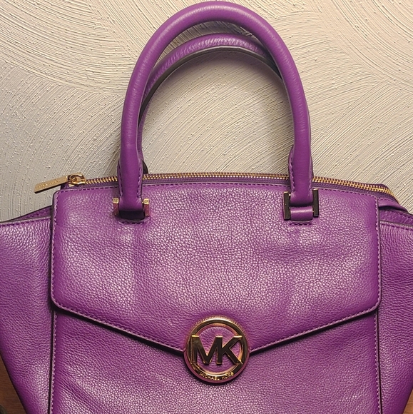 Purse - Picture 1 of 2